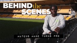 Mateus Mane signs his first professional contract!