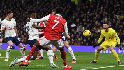 Lloris concedes bizarre own goal