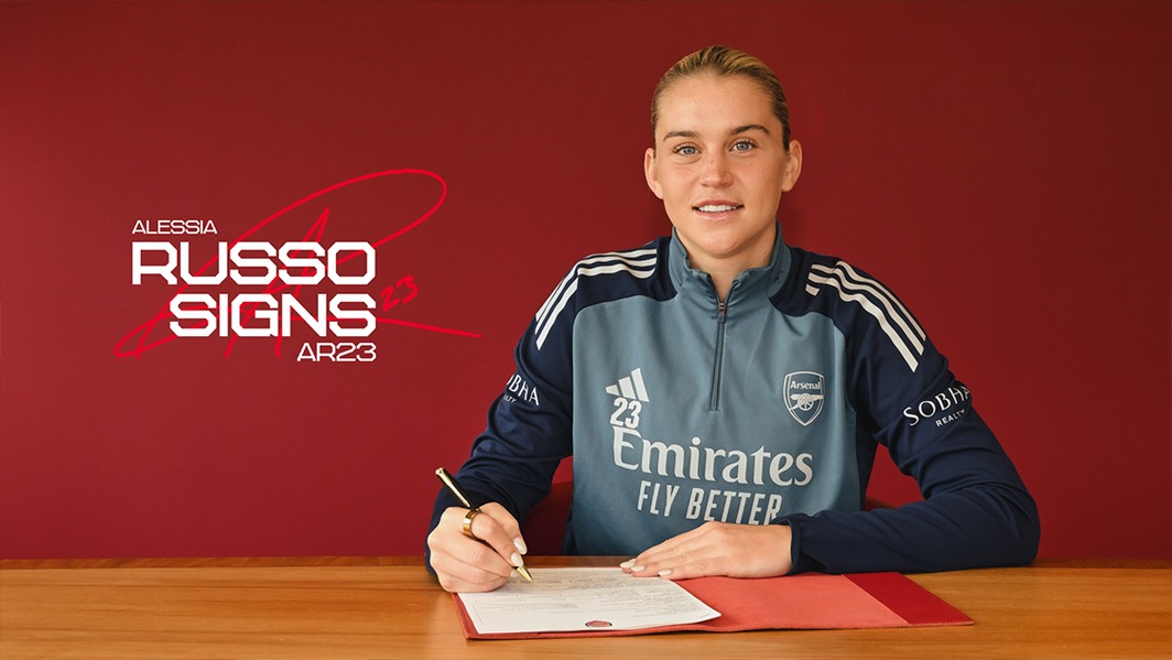 Alessia Russo signs new deal