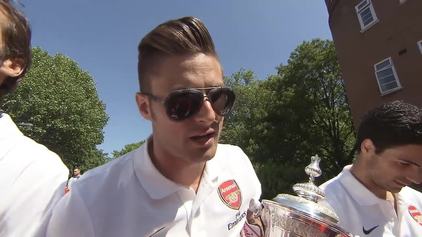 Giroud on the bus