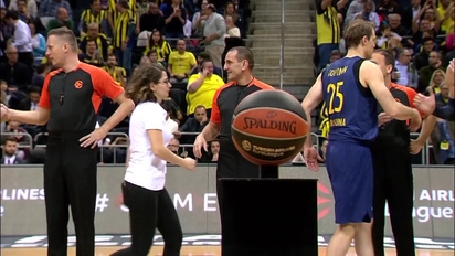 Fenerbahce Dogus 86 82 Barca Lassa Defeat At The Defending Champions