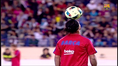 Ronaldinho S Masterclass In The Legends El Clasico Match