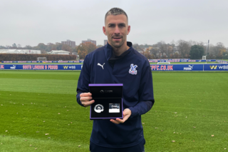 Palace GK Union give Guaita his 100 PL games medal