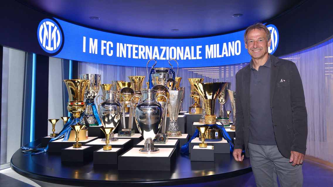 Jürgen Klinsmann visita l'Inter HQ | Inter.it